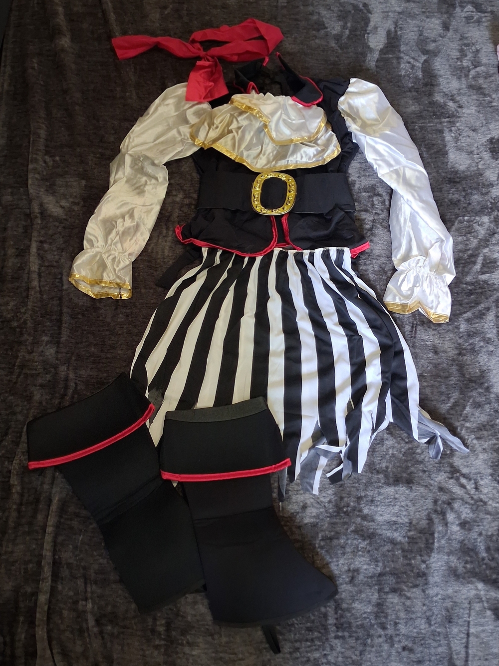 Womens Pirate Halloween Costume Set Black/White Skirt Belt Red Scarf Size S/M